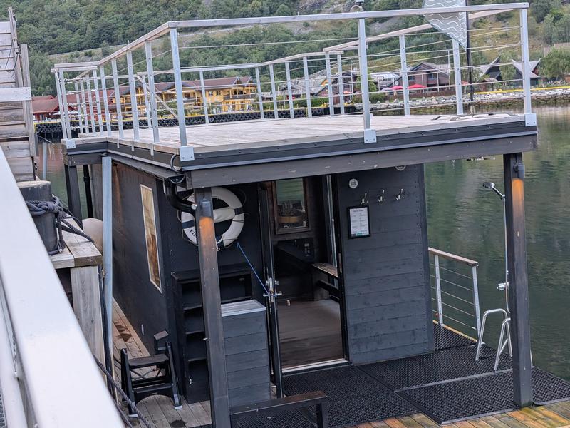 FjordSauna FLÅM 荷台あり、1台は共有、1台はプライベートです
