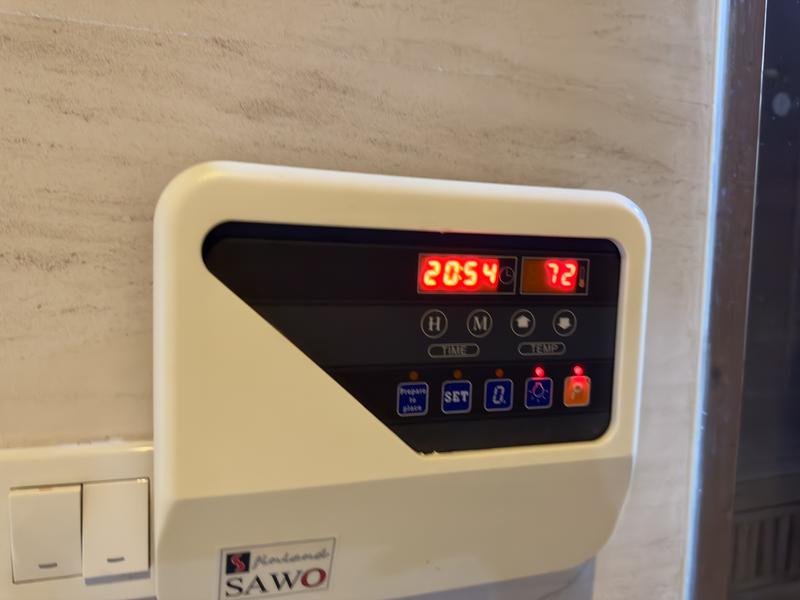 ヒルトン武漢オプティクスバレー ドライサウナのリモコン