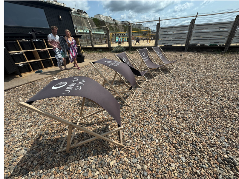 Luna Hut Sea Lanes ベンチ