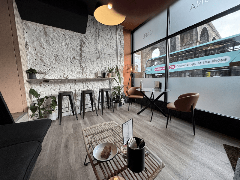 Luna Hut Sauna Café Brighton カフェ