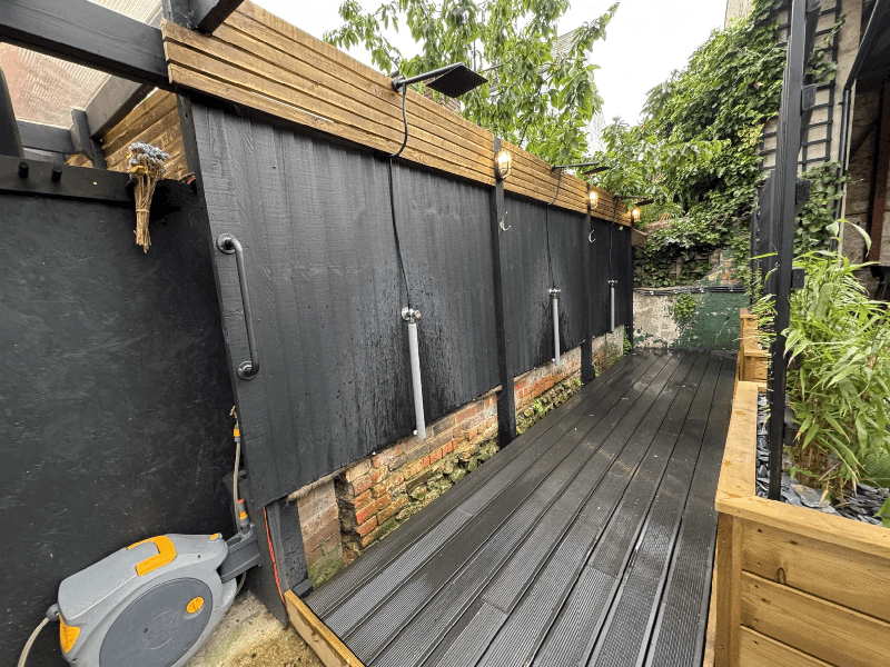 Luna Hut Sauna Café Brighton シャワー