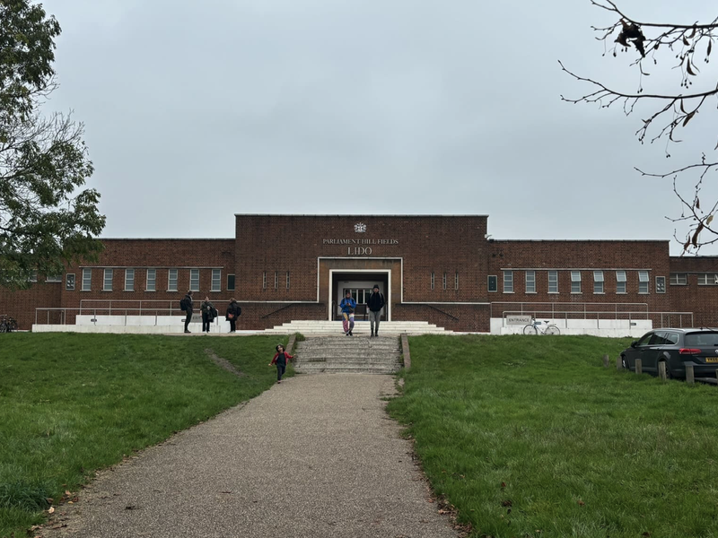 Parliament Hill Fields Lido 外観