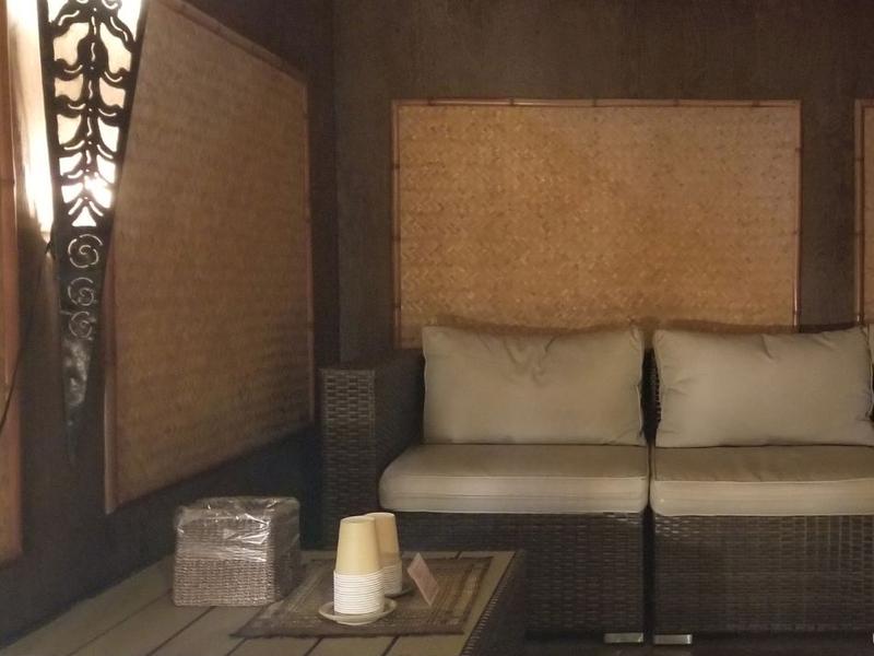 ニッポニア高原宿 夢海月(貸切サウナ&露天風呂) 濡れたまま座れる、ととのいソファー