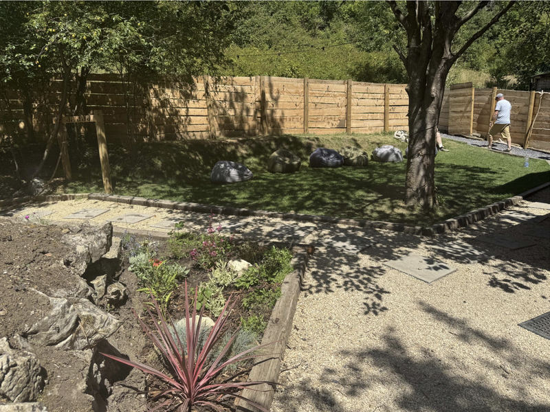 Fire & Ice Wellness 芝生の外気浴スペース