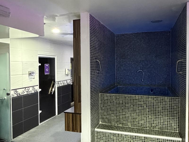 Anytime Fitness, Bin Mahmoud Branch 水風呂とサウナ