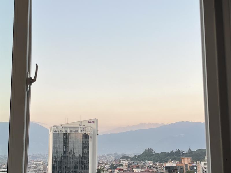 Shuvatara Suites & Spa(カトマンズ) カトマンズの街並みヒマラヤを眺めながら外気浴（午前の方がよく見えます）