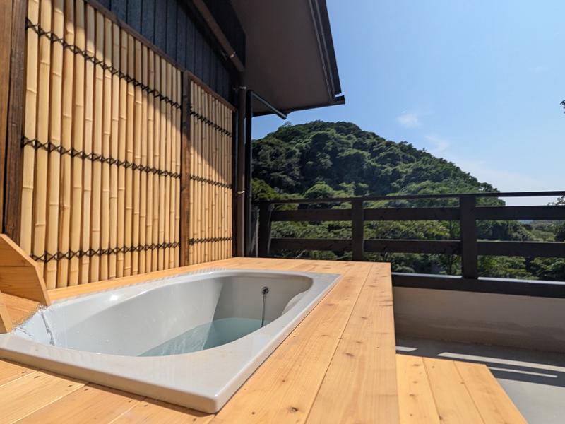 森の扉 景色の言い外風呂も利用可能