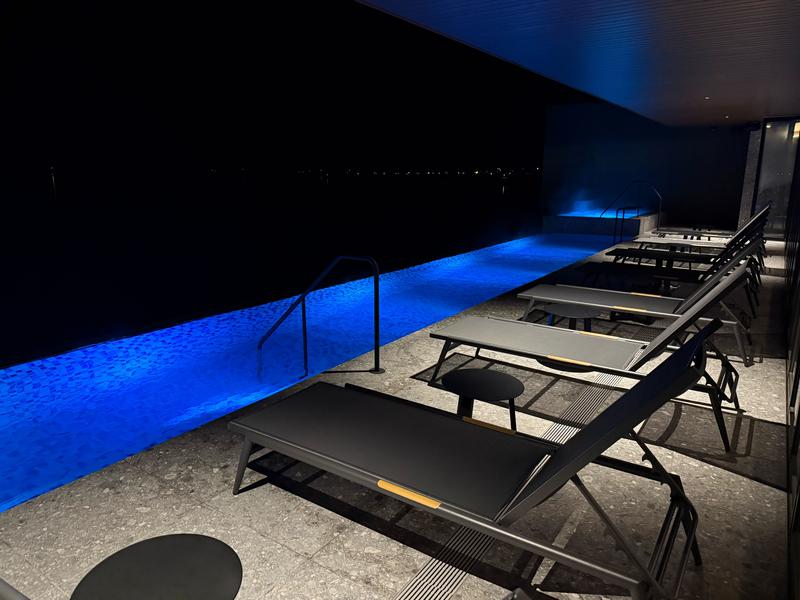 edit x seven 瀬戸内小豆島 アメニティのポンチョを羽織り星空を眺める時間が最高