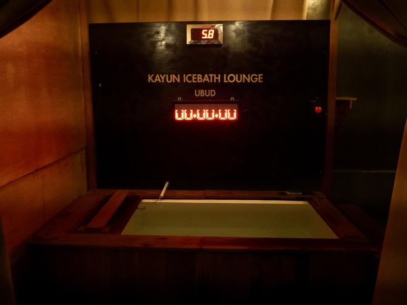 Kayun Icebath Lounge by Bali Sauna Paradise タイマー付きのアイスバスチャレンジ