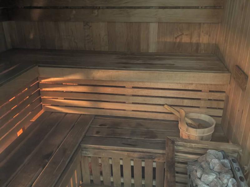 AWAY Spa at W Abu Dhabi - Yas Island サウナ左