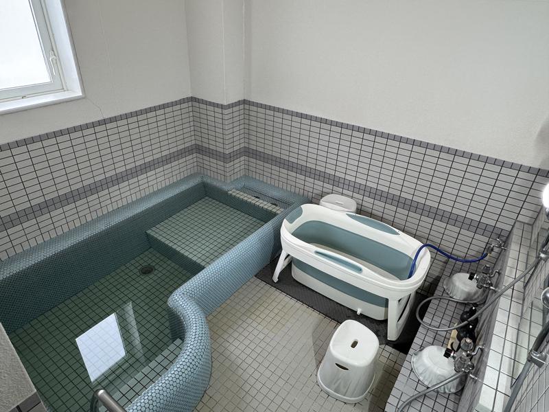 湯らん銭旭川店[家族風呂・貸切風呂] お風呂側、簡易水風呂あり