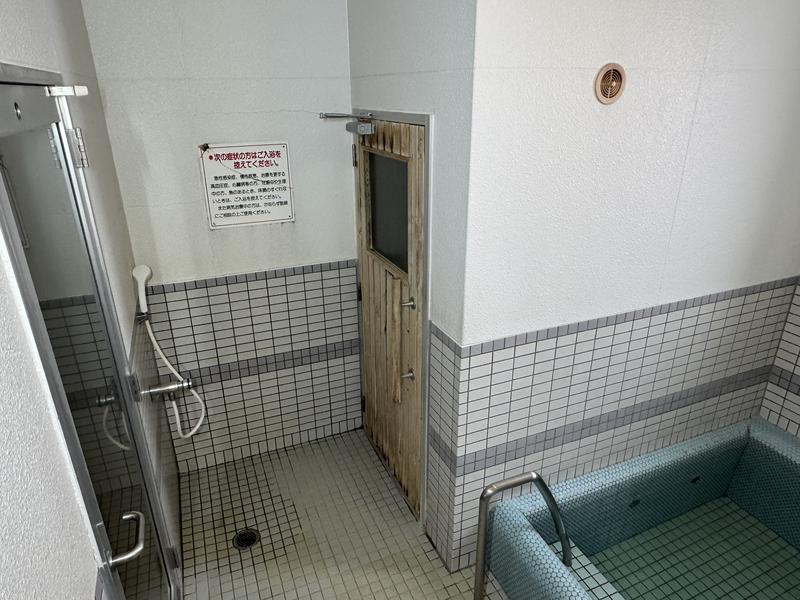 湯らん銭旭川店[家族風呂・貸切風呂] サウナ入口に水シャワーあり