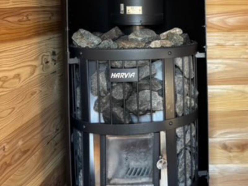 天然ラドン温泉 晋作の湯 HARVIA製サウナストーブを使用。 セルフロウリュ可能で、やわらかくしっかり発汗。