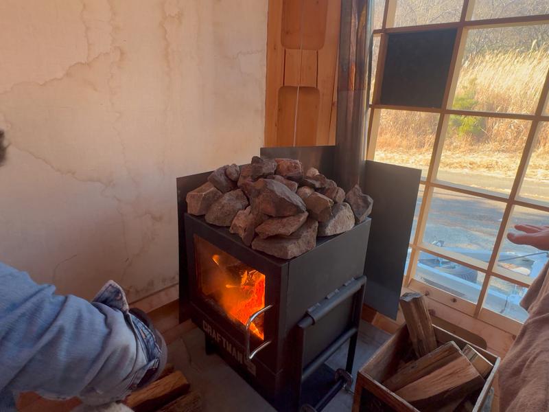 HINOKI CUBE SAUNA 中はひろびろ大人3名ほど入れます