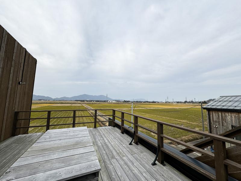 ARSサウナ 【ととのい場】越後平野の田園風景と、弥彦・角田・国上の山並みは、ここだけの外気浴。