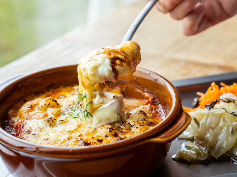 ARSサウナ 【併設レストラン】「VINTAGE HALL」でカレーをはじめとしたサ飯をご用意しています。身体の内側から再び整えてくれるような、心地よい余韻をもたらします。