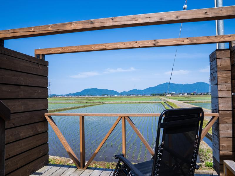 ARSサウナ 【ととのい場】越後平野の田園風景と、弥彦・角田・国上の山並みは、ここだけの外気浴。