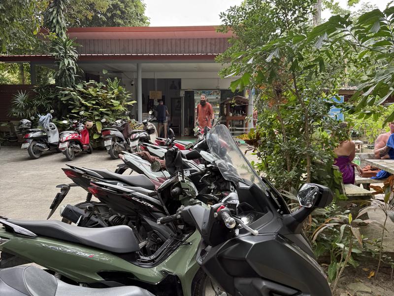 Wat Pho Steam sauna 駐車場広々