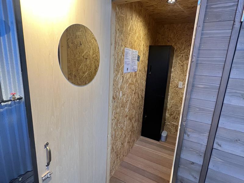 YAMANASHI SAUNA DEER OASIS (やまなしサウナ ディアーオアシス) 更衣室