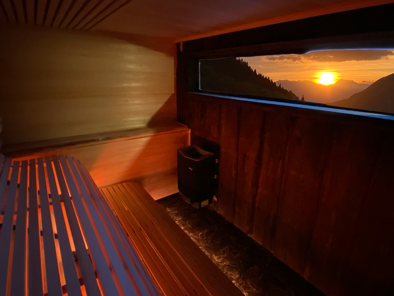天空のサウナ 梅の屋リゾート 松川館 サウナ室(夕方)