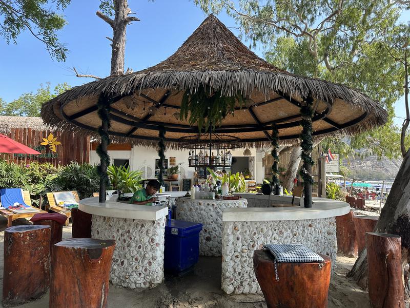 Jintana Herb Sauna by the Beach バー