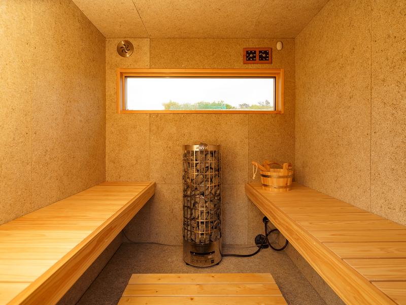 日は沈み、また昇る。 4名収容可能な空間