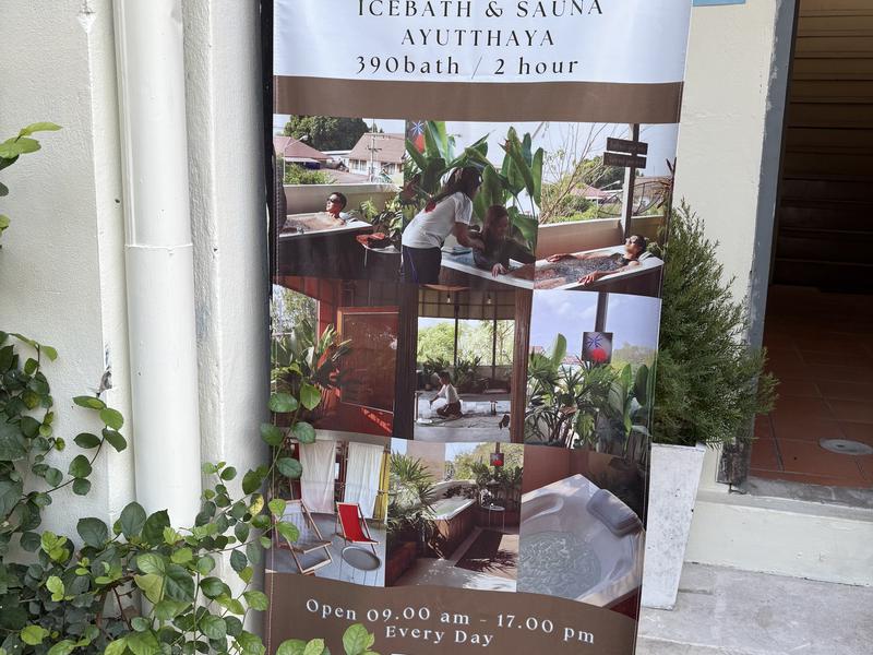 Sunbliss.Icebath&Sauna ayutthaya ビルの3階まで階段登る
