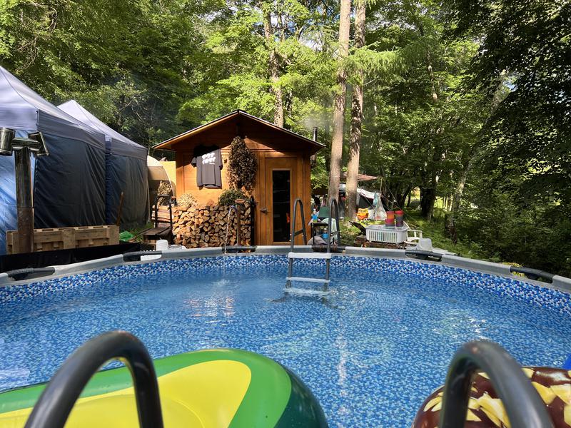 八千穂SAUNA 山の水プール(北八ヶ岳飲める天然水掛け流し)