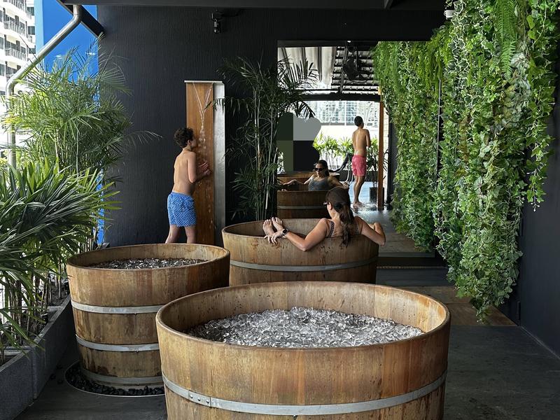 Reset Club Bangkok アイスバス3基とシャワー-