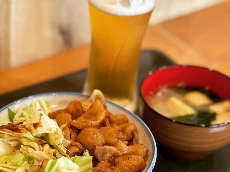 サウナ天竜 【阿多古ホルモン丼】【あたご商店ラーメン🍜】の出前もございます