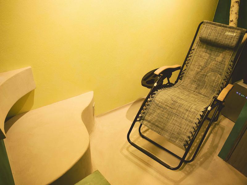 BANANA POSE GYM&SAUNA(旧サトレ) 三軒茶屋の浜辺を意識しました。