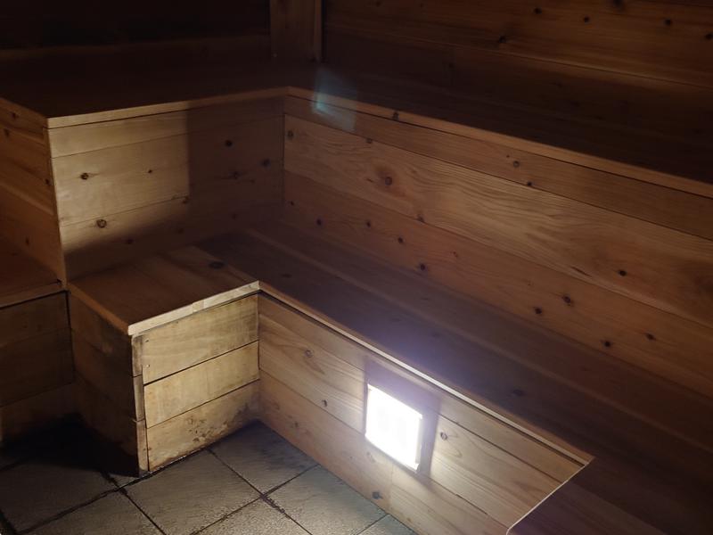 Sauna kota LEPO サウナ室内は薄暗く落ち着きます