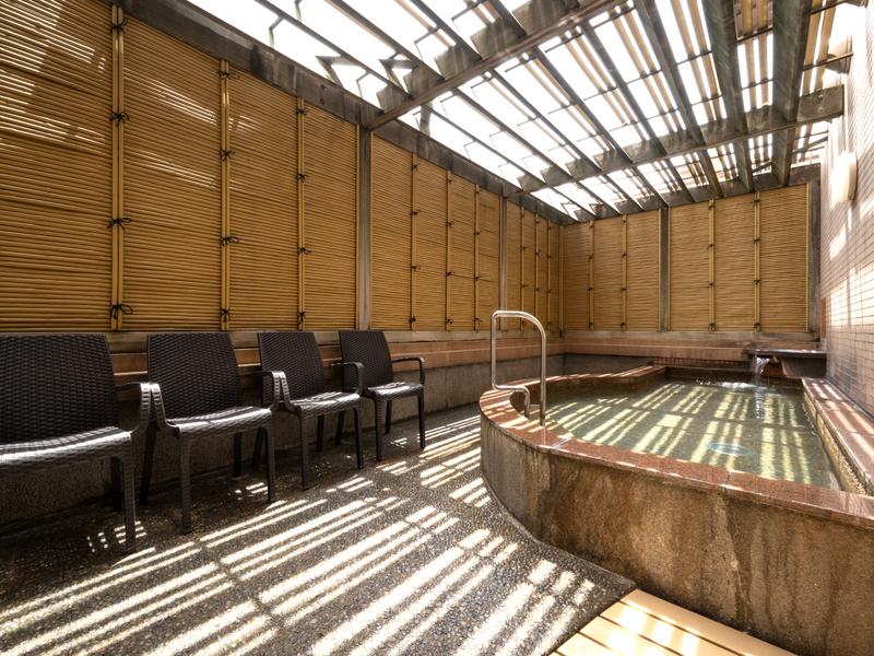 天然温泉サウナ アパスパ福井片町(アパホテル 福井片町) 露天風呂