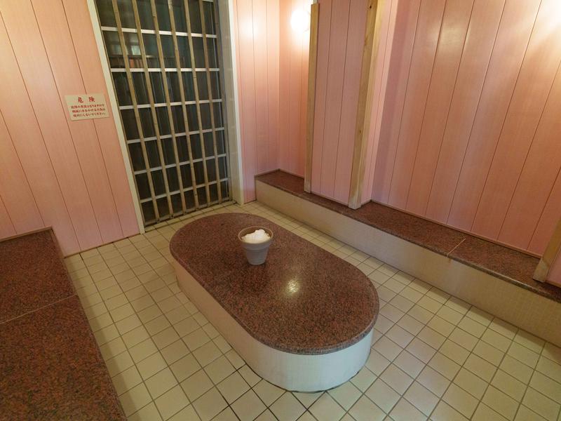 北本温泉 湯楽の里 塩サウナ（女性）
