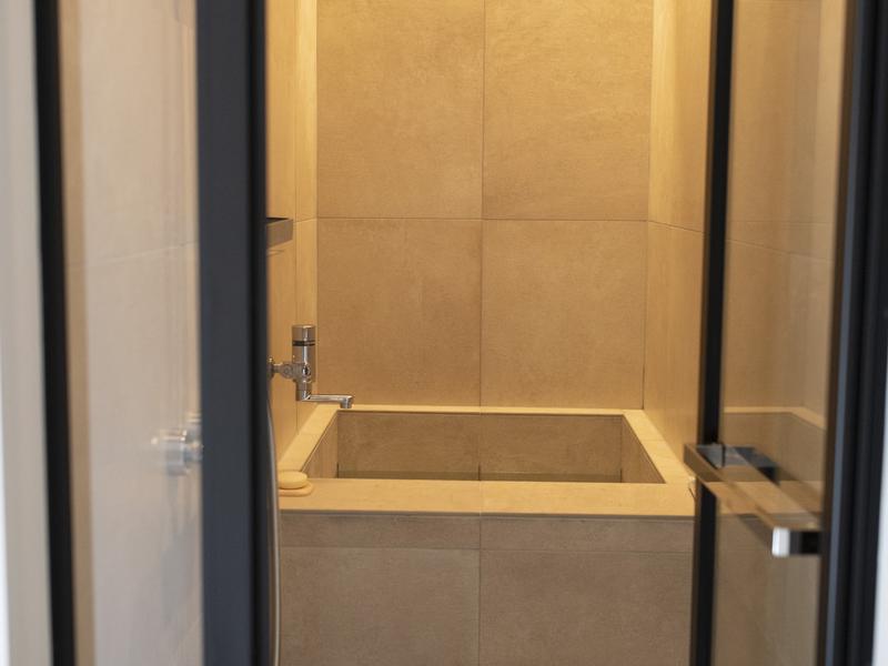 SaunaTherapy サウナテラピー(女性専用個室サウナ) 落ち着きと清潔感のあるタイルの浴室