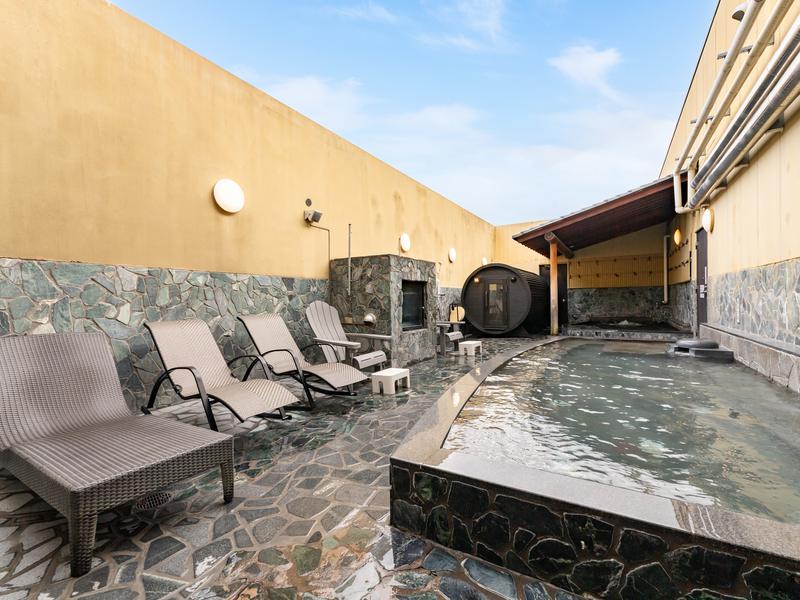 越のゆ 敦賀店 左側露天エリア