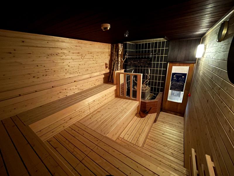 森のスパリゾート 北海道ホテル 2021年5月に男性サウナを改修、ベンチが2段⇒3段へとアップ、上段で熱波を楽しんで!