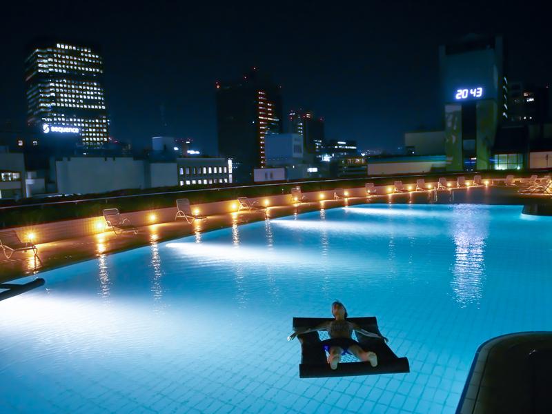 東京ドームホテル プールサイドサウナ Poona 水風呂(プール)＆水上ハンモック（リラもっく）