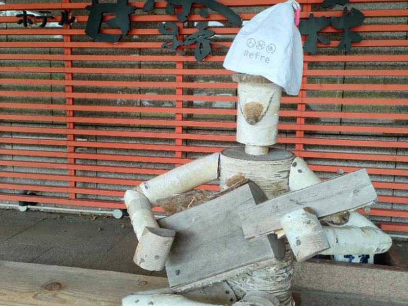ホテル甘露の森 木人形にハット