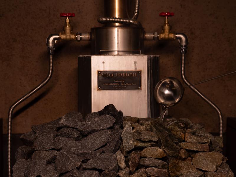 サウナランド浅草 - SAUNALAND ASAKUSA - セルフロウリュ可の薪ストーブ