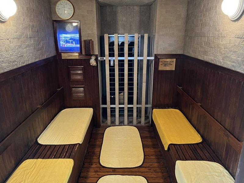 ホテル ビッグマリン奄美 (光明石温泉・トルマリンサウナ・トルマリン水風呂) トルマリンサウナ　たっぷりトルマリン鉱石を入れています。