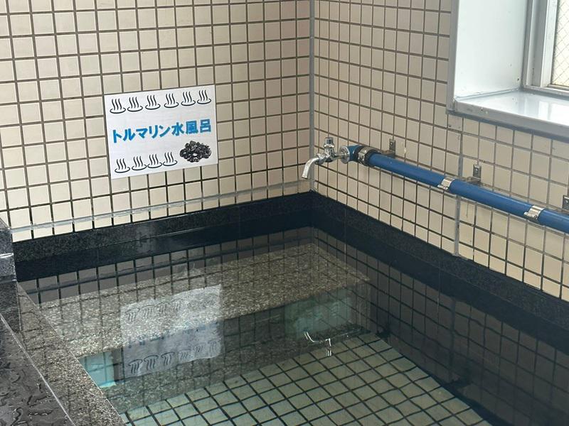 ホテル ビッグマリン奄美 (光明石温泉・トルマリンサウナ・トルマリン水風呂) トルマリン水　たっぷりトルマリン鉱石を入れています。