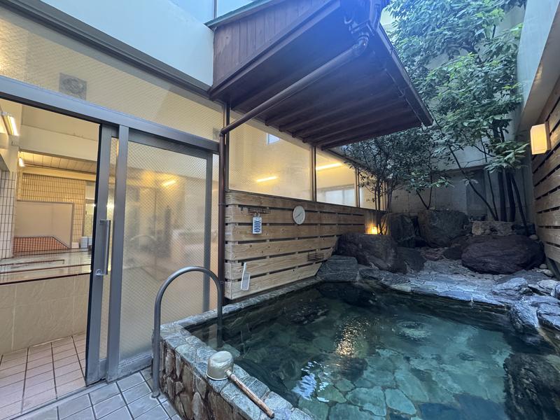 多賀良湯 露天風呂・外気浴スペース(男湯)