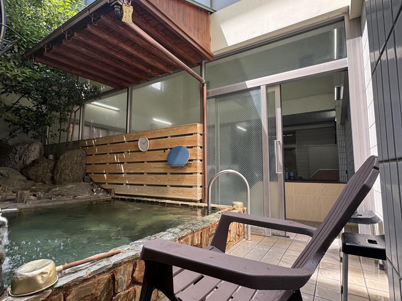 多賀良湯 露天風呂・外気浴スペース(女湯)