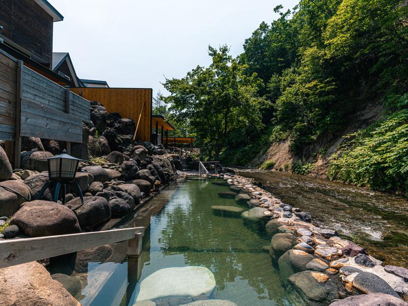湯宿だいいち 川と一体化した混浴大露天風呂