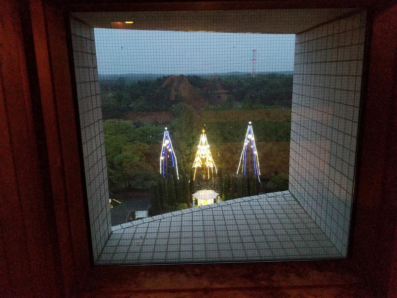 天空の湯 (ホテルヘリテイジ 最上階展望風呂) サウナ室の窓