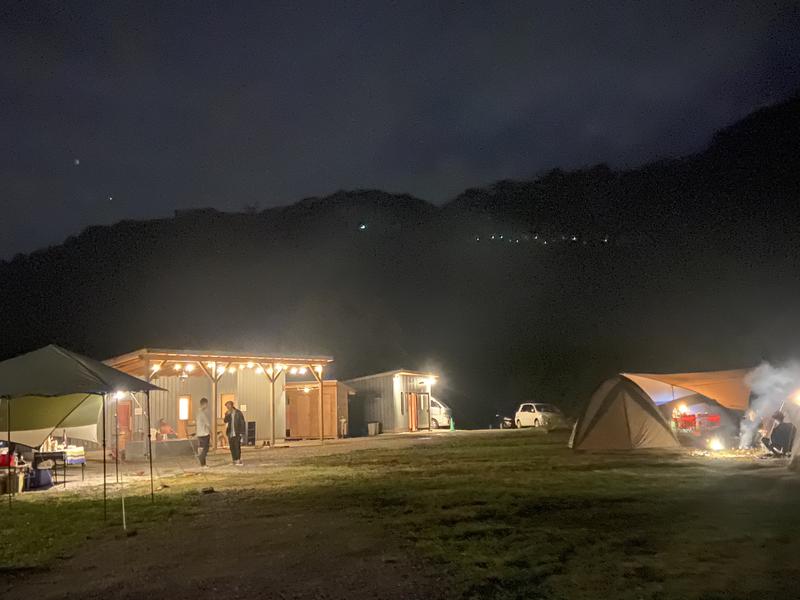 Camp & Sauna UUSi Kamogawa キャンプ場の夜