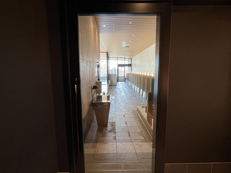 ザ シンギュラリ ホテル&スカイスパ 男性浴室入口