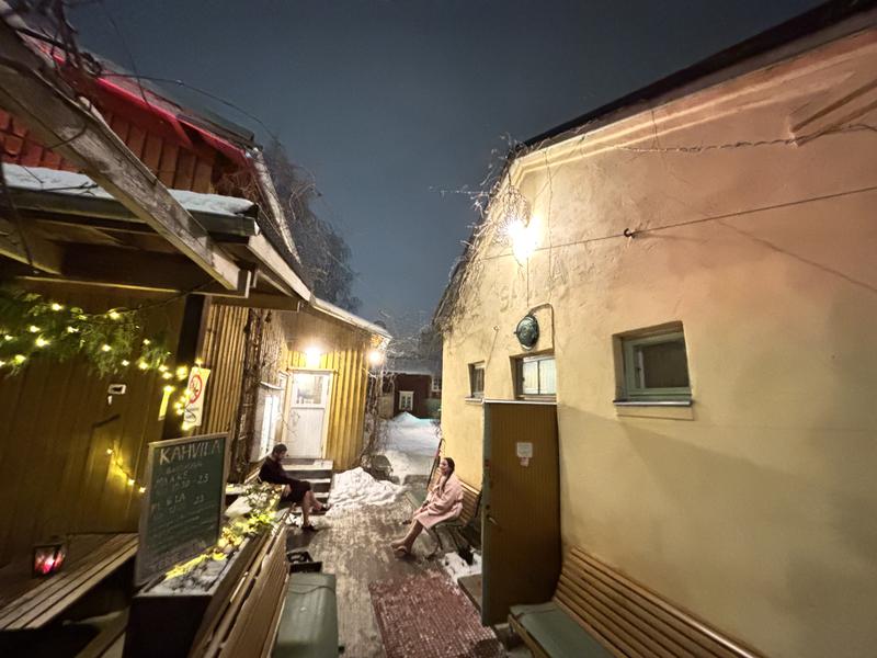 Rajaportin Sauna 外気浴する地元の人たち