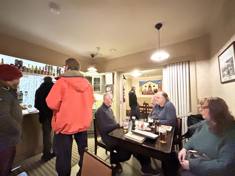 Rajaportin Sauna サウナ後　併設カフェでくつろぐ地元の人